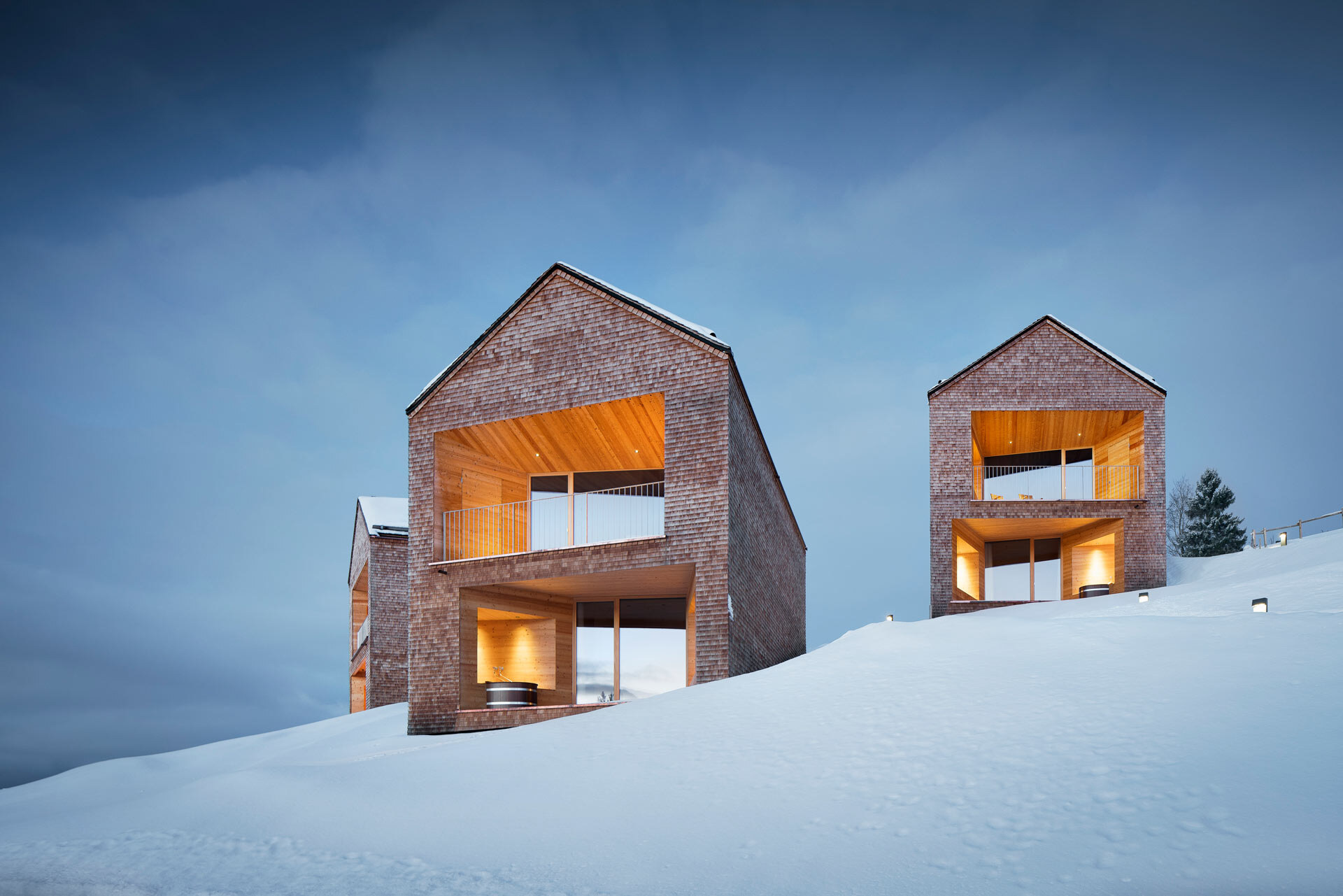 Modernes Chaletdorf Peterhof Alpe Furx mit Sauna en suite und Outdoor Badewanne.