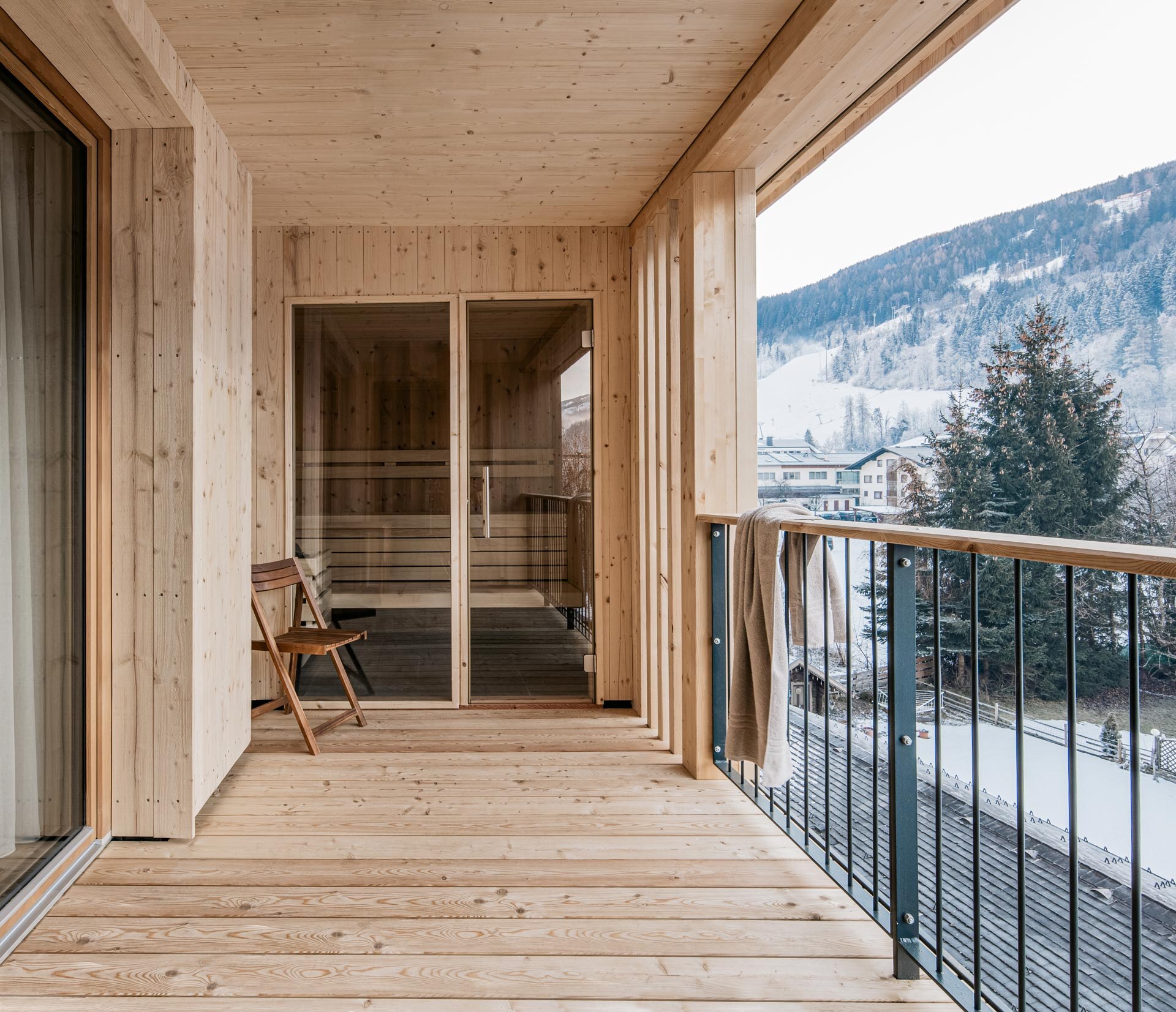Sauna am Balkon für jede Einbausituation — DEISL